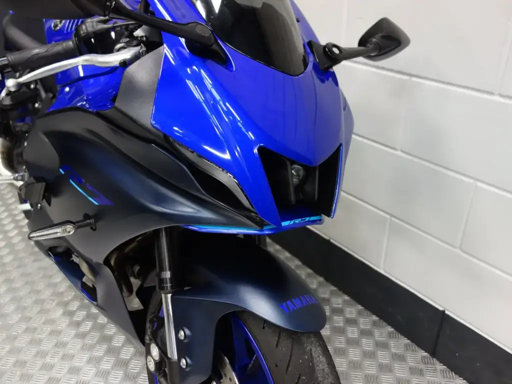Gebruikte Yamaha R7 sport met 689cc motor uit 2023 bij NIWA Motoren